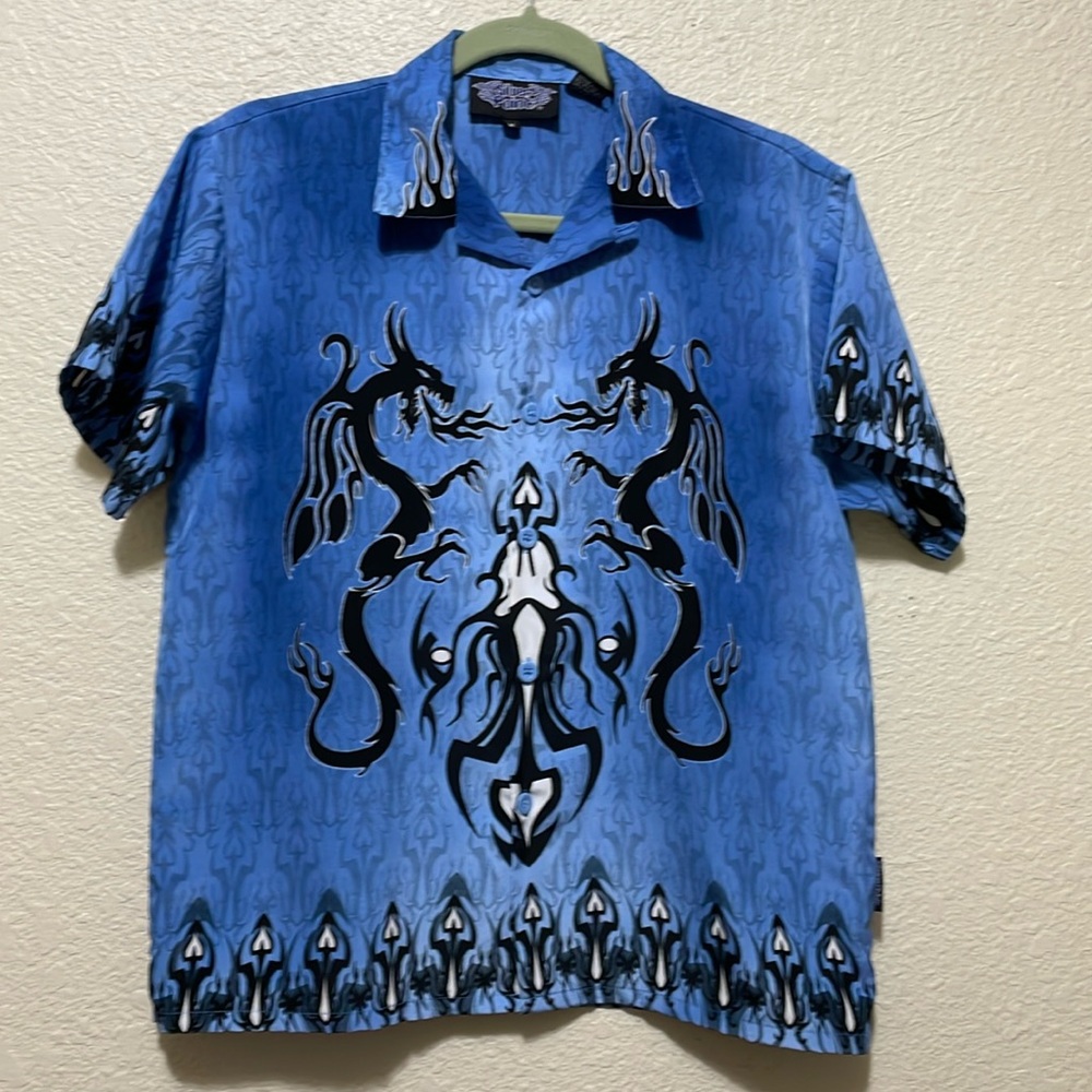 Silver Point Vintage Men's Blue/Black Dragon Shirt. Very Good Condition. Size M.
